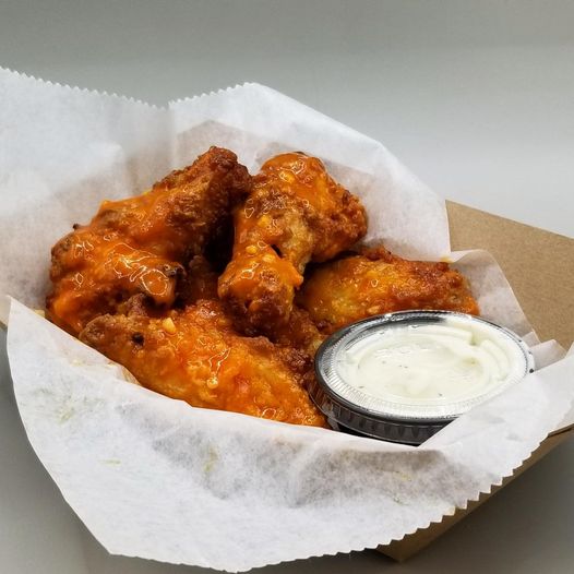 The perfect recipe for your Sunday β our NEW Garlic Buffalo Wings paired with yo