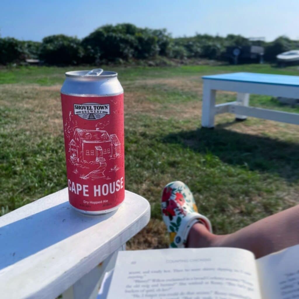 Soaking up the last days of Summer with Shovel Town brews? π»π TAG us with @shove